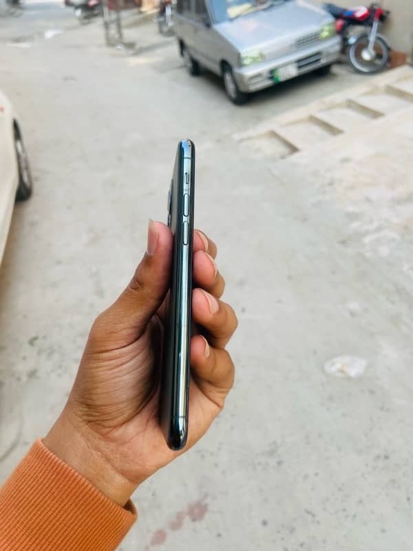 iPhone 11 Pro 2