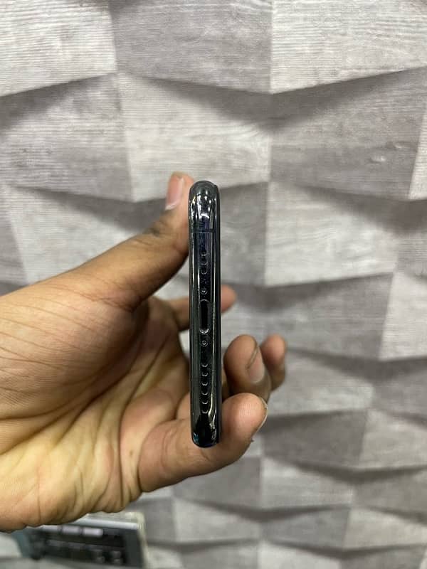 iphone xs -non pta factory unlock-256 GB 2