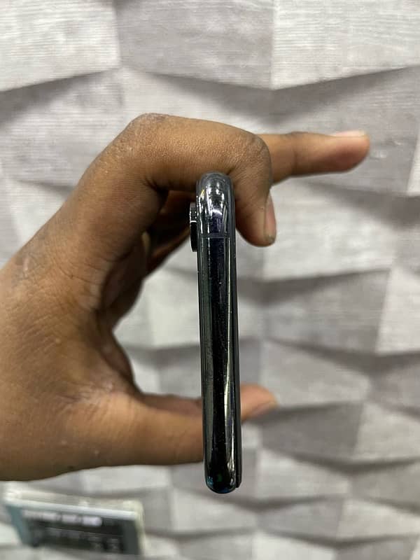 iphone xs -non pta factory unlock-256 GB 3