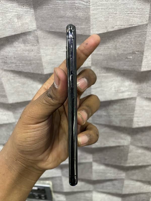 iphone xs -non pta factory unlock-256 GB 4