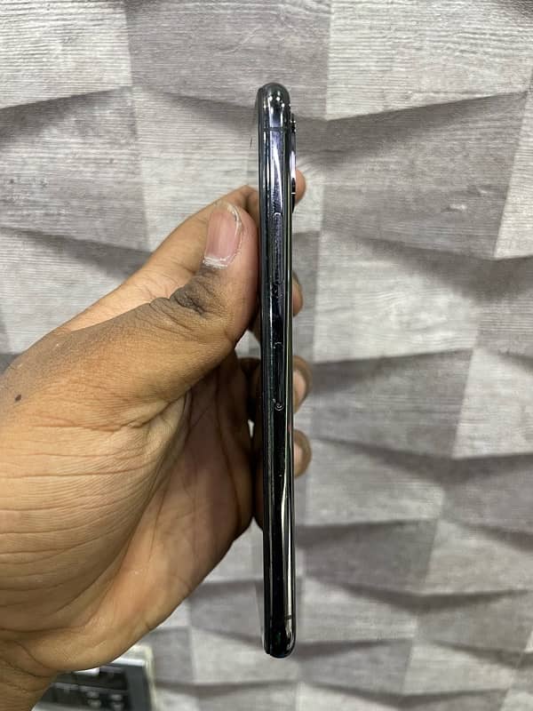 iphone xs -non pta factory unlock-256 GB 5