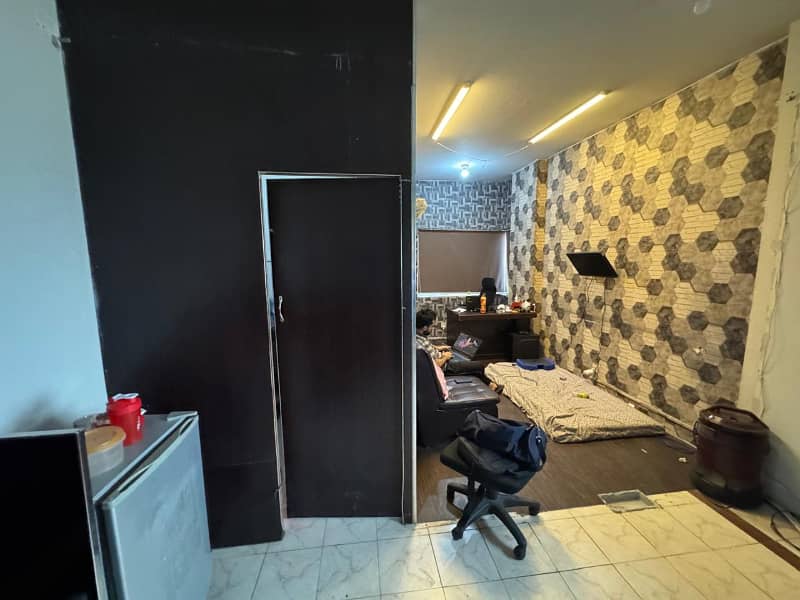 Ideal 580 SqFt Office for Rent on Main Boulevard Gulberg Lahore 6