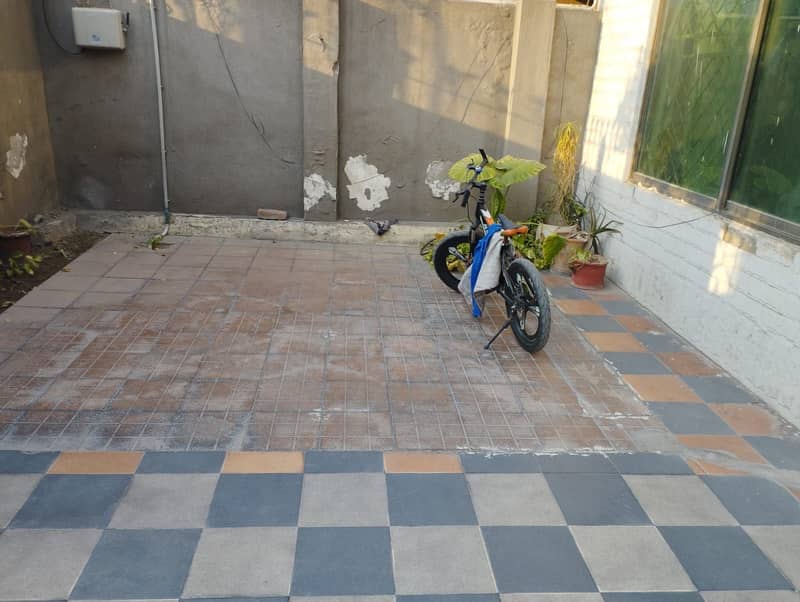 12 Marla House For Sale In Johar Town Block E Near To Allah Hu Chowk (Original Picture) Tile Flooring Double Kitchen Double Unit Hot Location Main Apporced 6