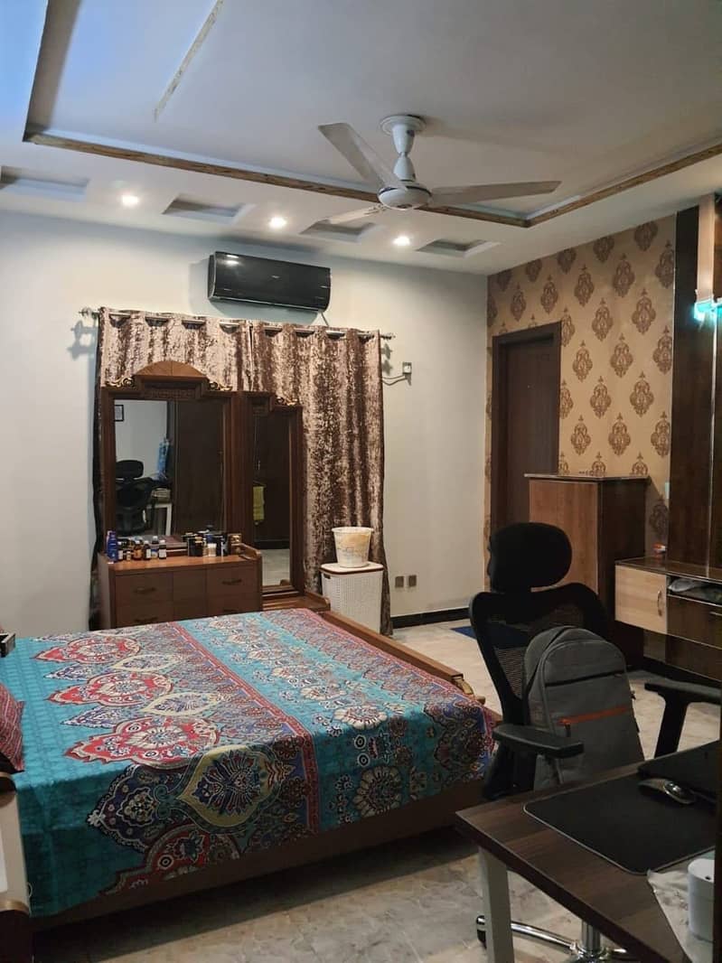 12 Marla House For Sale In Johar Town Block E Near To Allah Hu Chowk (Original Picture) Tile Flooring Double Kitchen Double Unit Hot Location Main Apporced 11