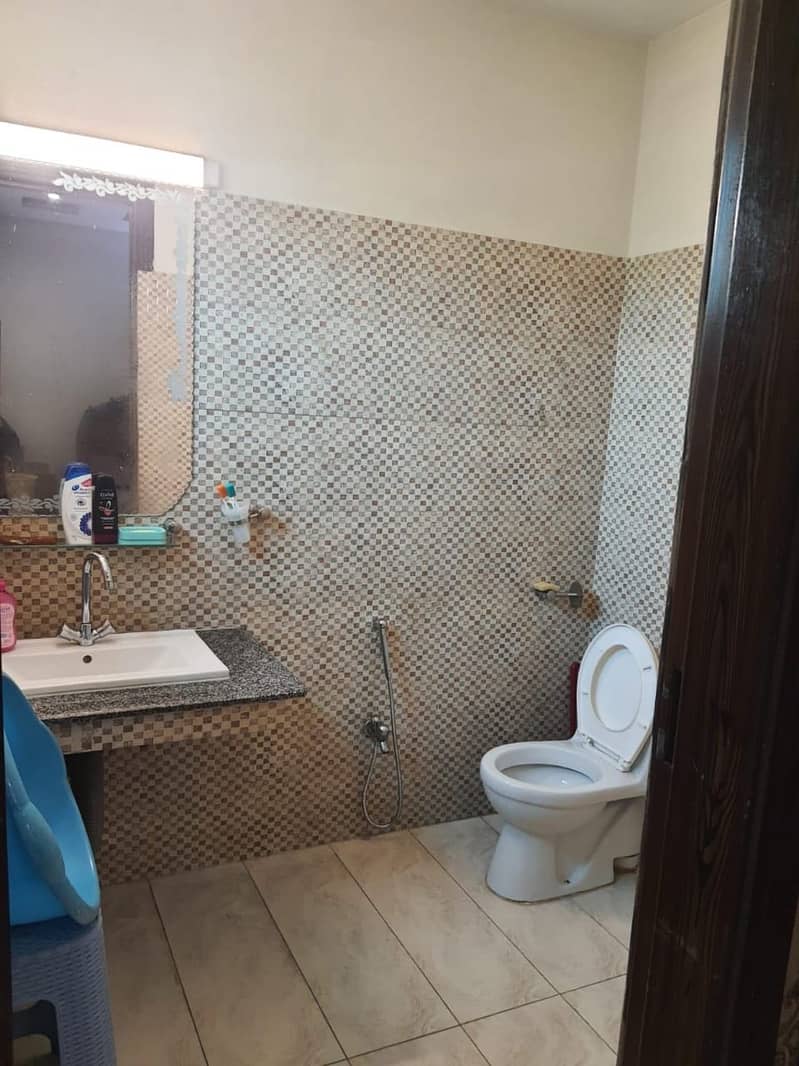 12 Marla House For Sale In Johar Town Block E Near To Allah Hu Chowk (Original Picture) Tile Flooring Double Kitchen Double Unit Hot Location Main Apporced 15