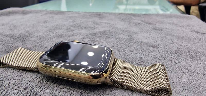 10/10 condition apple watch 03224264634 0