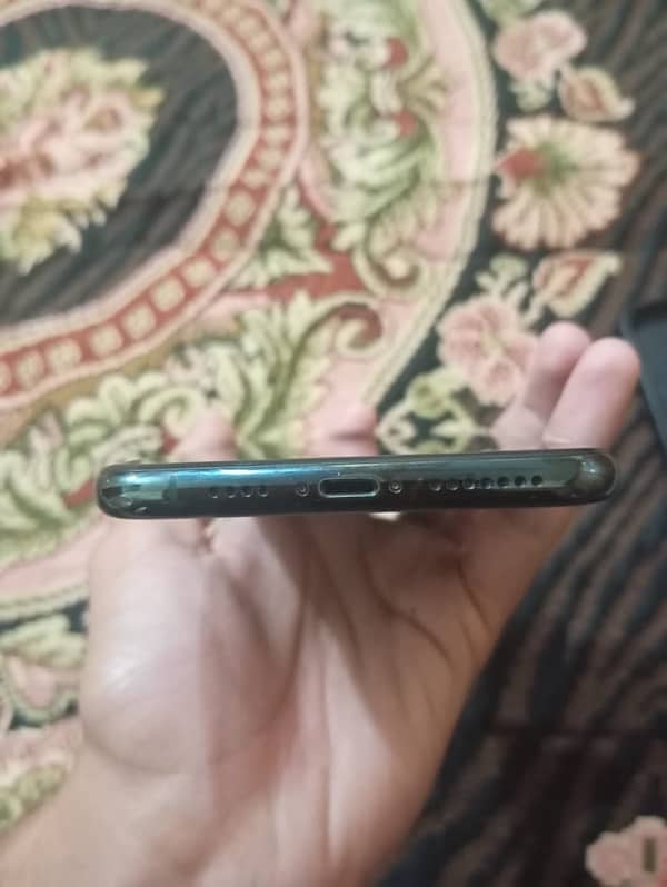 apple iphone 11 pro max Only serious person contact me only whatsapp 9