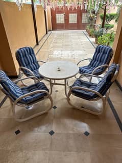 Outdoor/Garden Chairs with heavy Table+umbrella