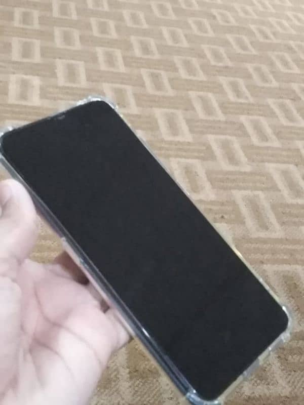 10/10 condition vivo v17 pro box and original charger for free 1