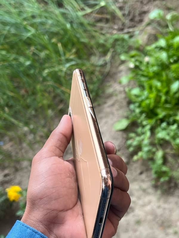 IPHONE 11 Pro max Golden 64GB 10