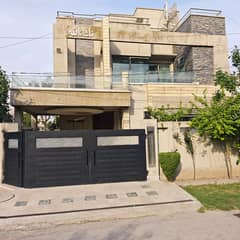 11 MARLA BEAUTIFUL CORNER JUST LIKE BRAND NEW HOUSE FOR SALE MARGHZAR OFFICERS COLONY NEAR SABZAZAR HOUSING LAHORE