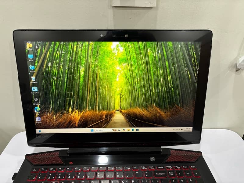 Lenovo y700 15ISK gaming laptop 3