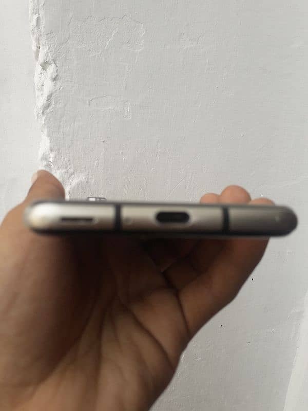 SHARP AQUOS R3  FRONT BROKEN NON PFA 5