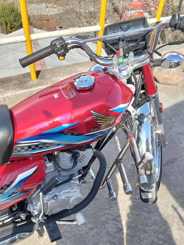 Honda 125 2024 model zero condition only 2500 km Chala ha 4