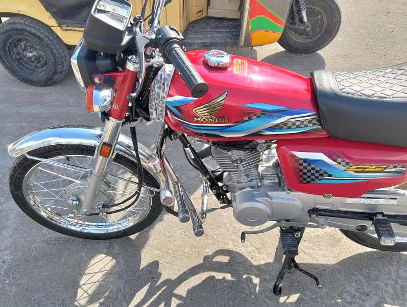 Honda 125 2024 model zero condition only 2500 km Chala ha 6