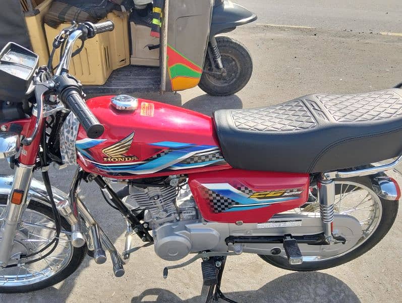 Honda 125 2024 model zero condition only 2500 km Chala ha 8