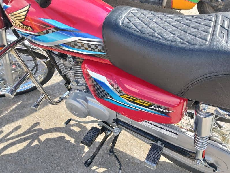 Honda 125 2024 model zero condition only 2500 km Chala ha 13