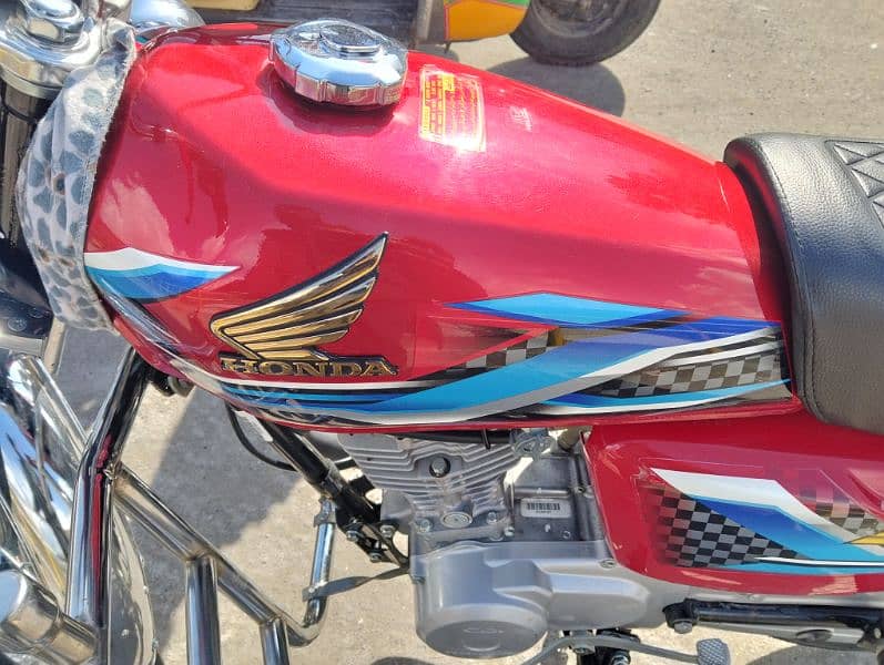 Honda 125 2024 model zero condition only 2500 km Chala ha 14