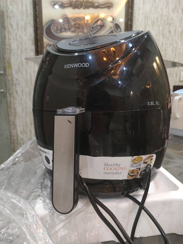 Kenwood Air Fryer – 3.8L XL – Digital Touchscreen – Like New! 1