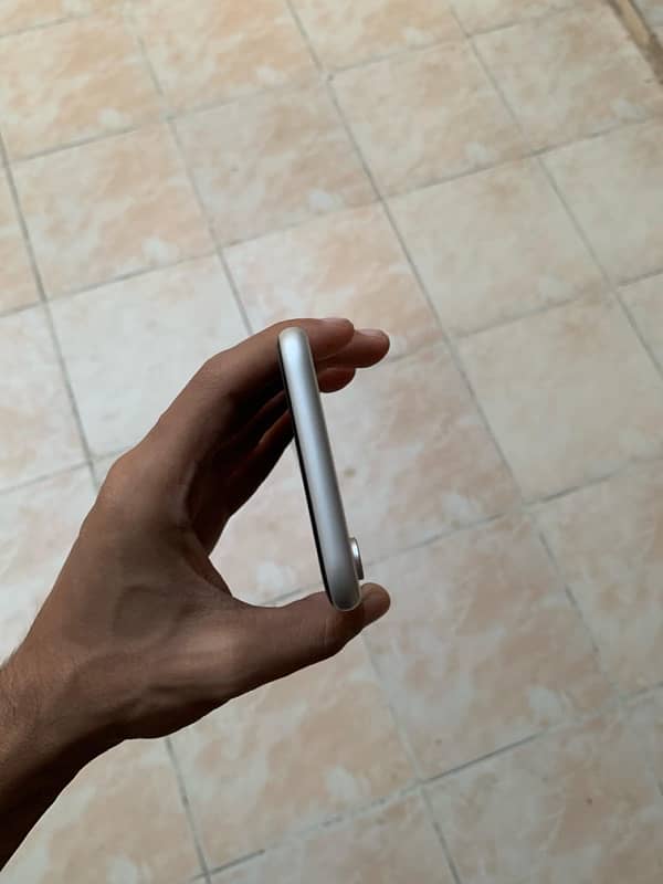 Iphone XR 128GB Factory Unlock 4