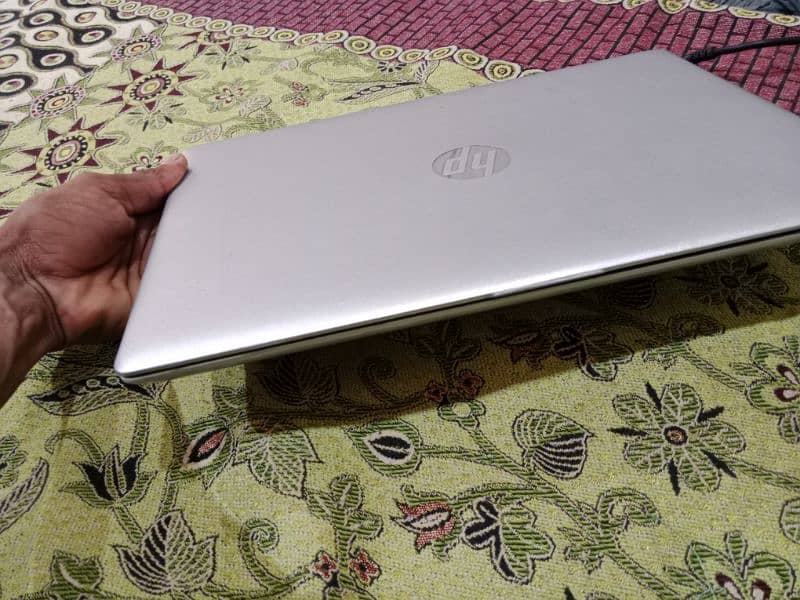 Hp iclorn  i6 generation 8gb/168 Gb 2