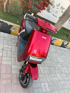 Evee C1 Scooty