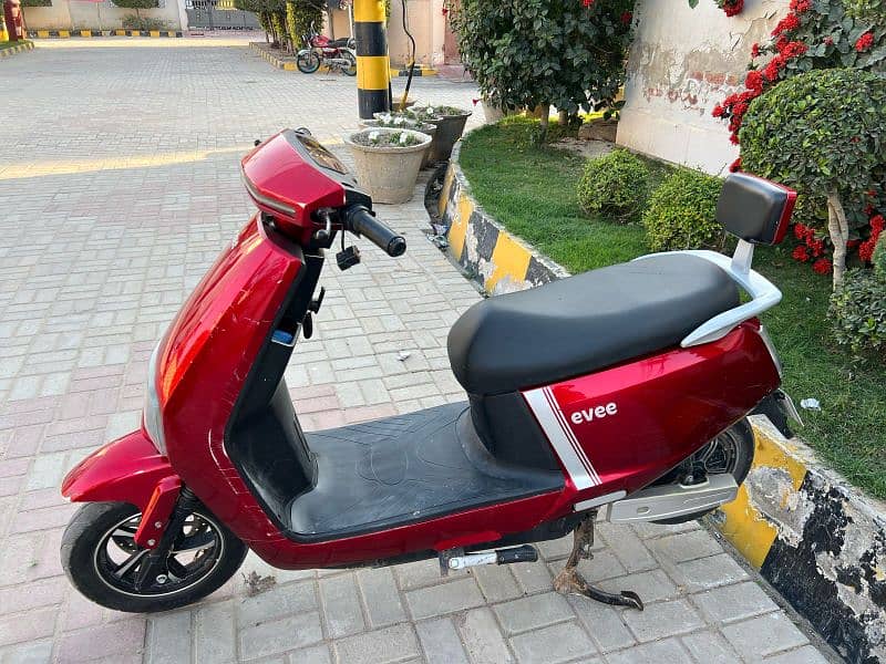 Evee C1 Scooty 1