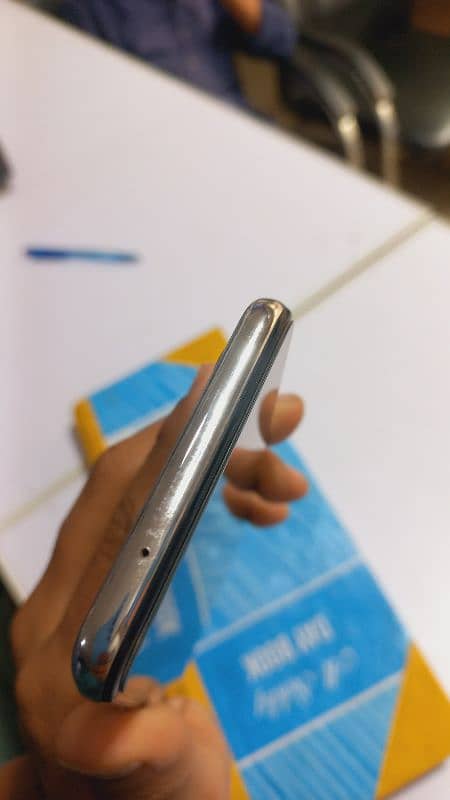 oppo Reno 5 in lush condition 5
