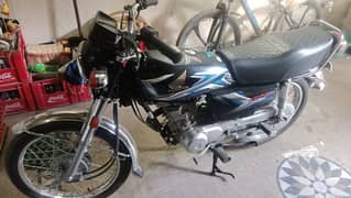 Honda 125 brand new condition 2900 chala number lga all original