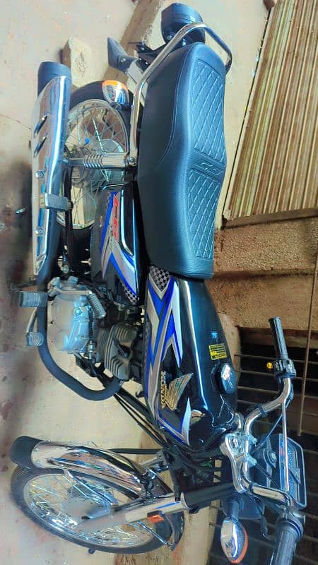 Honda 125 brand new condition 2900 chala number lga all original 6