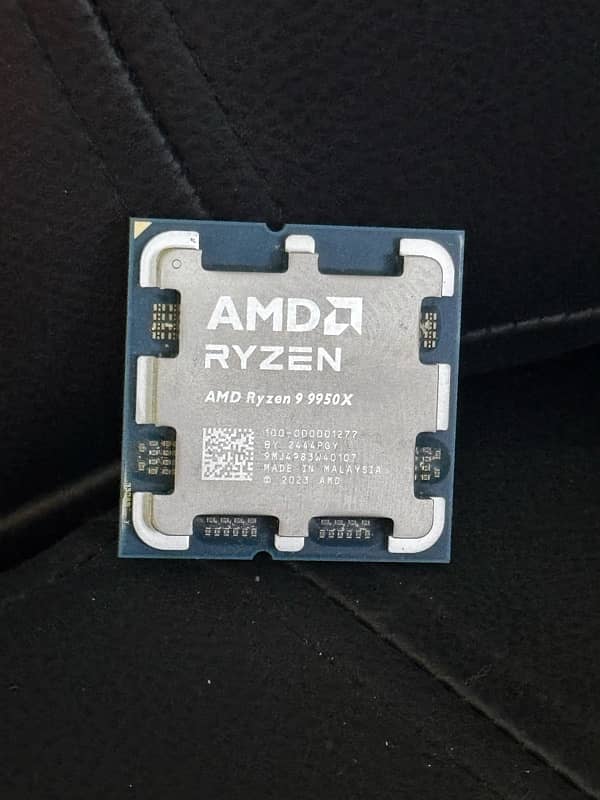 AMD Ryzen 9950x tray 0
