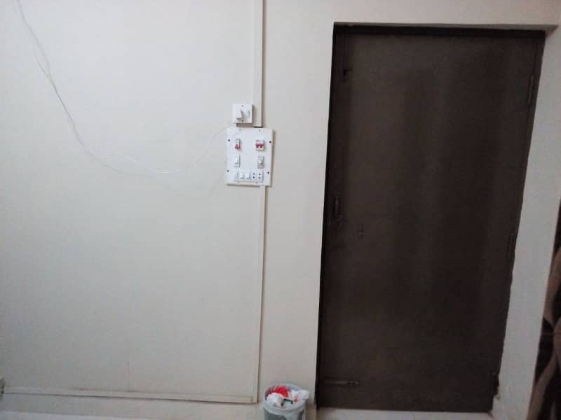 Single Room Flat for Sale in Model Town Lahore with bijli pani gas Demand 2600000 5