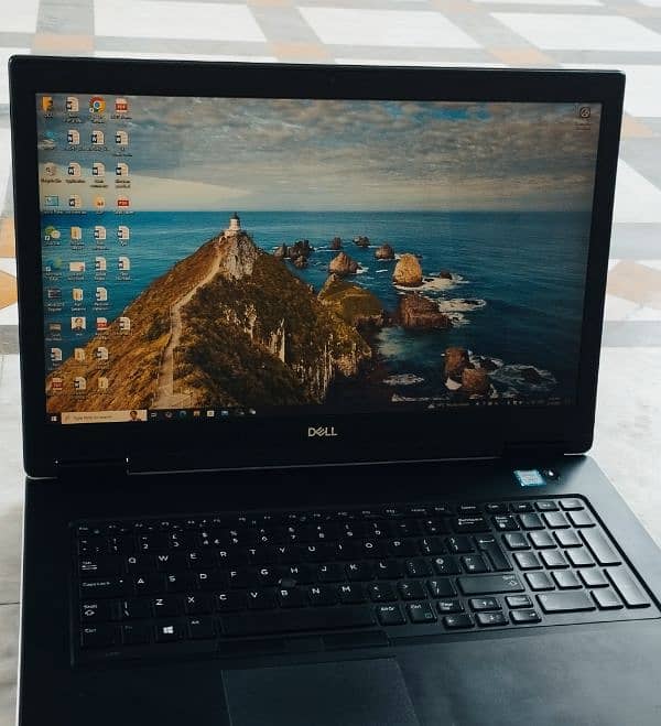 Dell Precision 7730 mobile workstation Core i7, 8th Gen (17.3 inches) 1