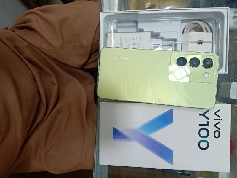 Vivo Y 100 complete box in warenty Nov 2025 1