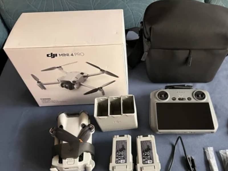 DJI mini 4 pro with RC remote Almost new 1