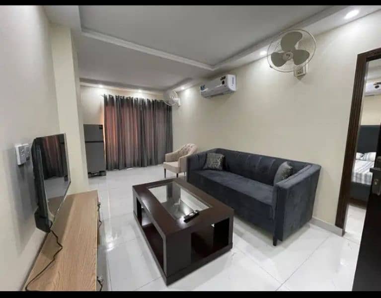 One bed luxury apartment for short stay like(3to4)hours in bahria town 4