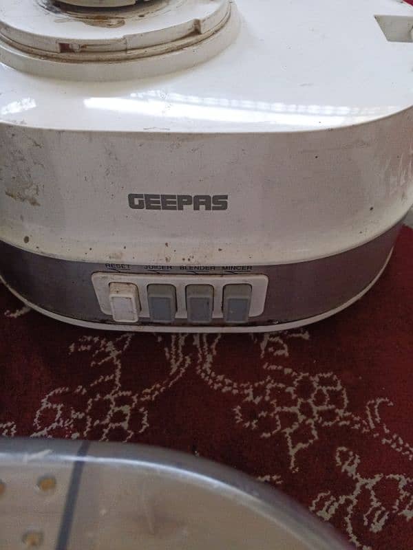 Geepas juicer machine 2