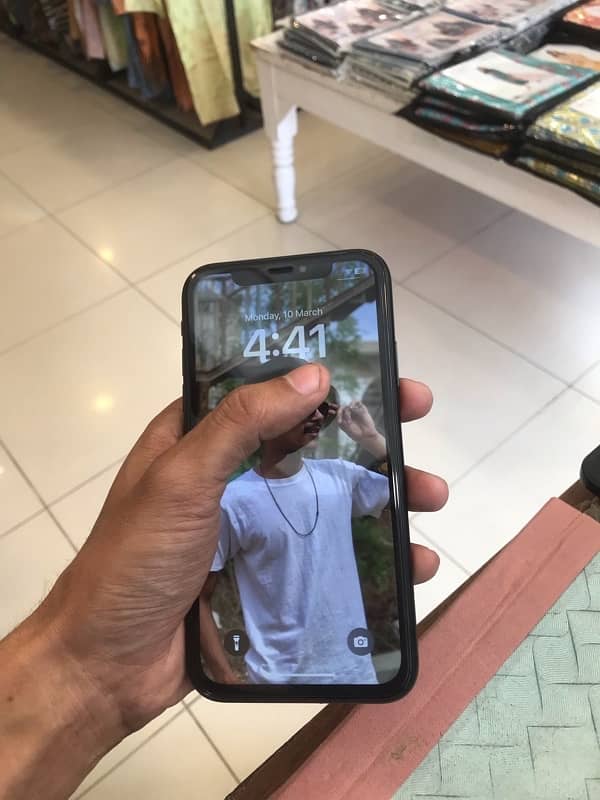 IPhone XR (64) gb ( Non PTA ) 2