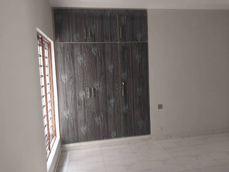 GOOD LOCATION, 10 MARLA FULL HOUSE AVAILABLE FOR RENT IN WAPDA TOWN 6