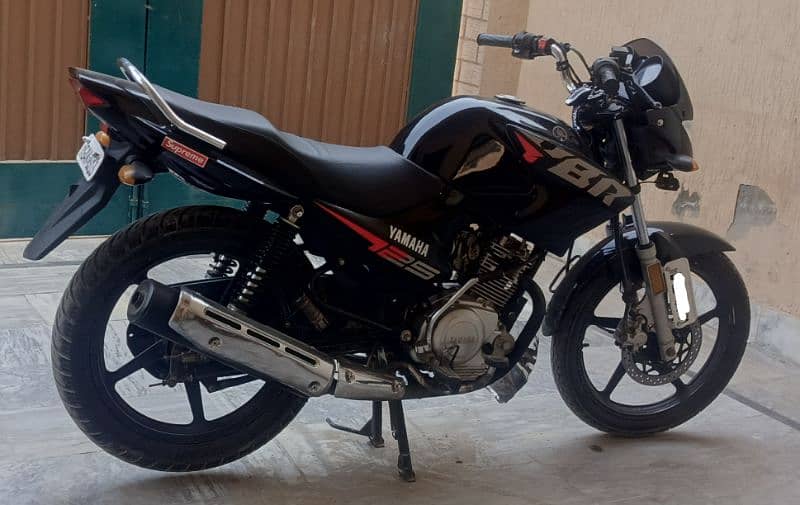 Yamaha YBR 125, Black 0