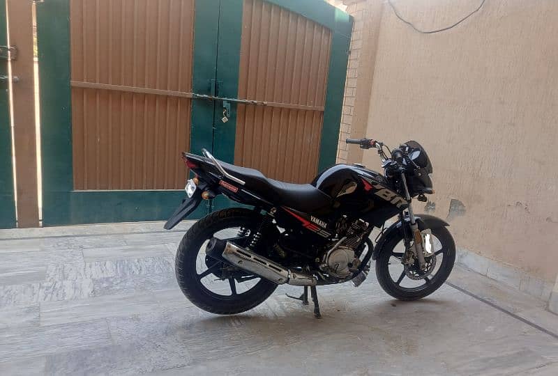 Yamaha YBR 125, Black 1