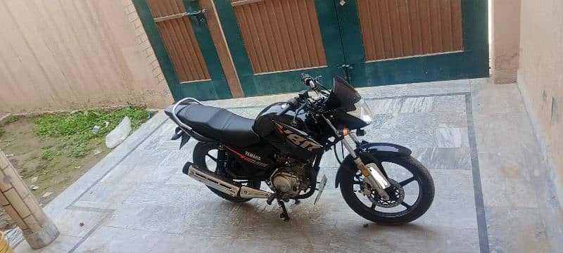 Yamaha YBR 125, Black 3