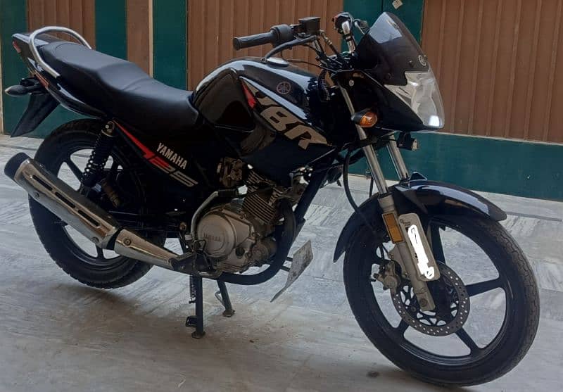 Yamaha YBR 125, Black 4