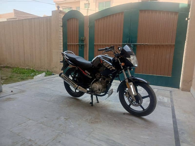 Yamaha YBR 125, Black 5