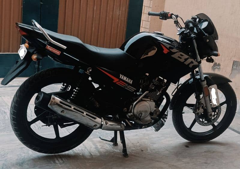 Yamaha YBR 125, Black 6