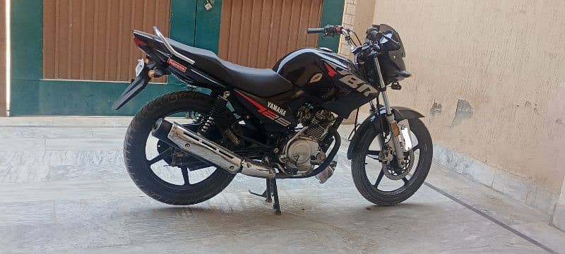 Yamaha YBR 125, Black 7