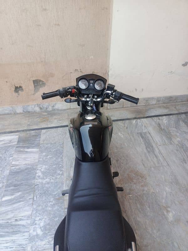 Yamaha YBR 125, Black 8