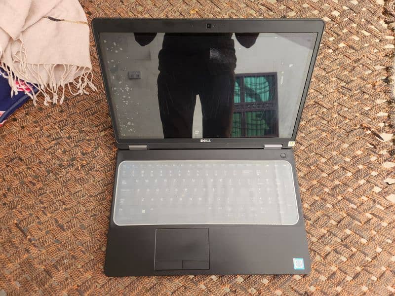 DELL LAtitude E5570 11