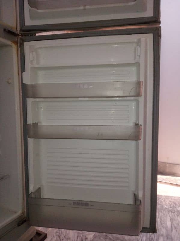 Dawlance Refrigerator for urgent sale 5