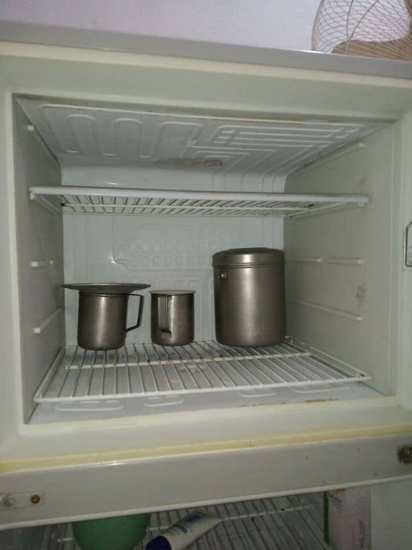 Dawlance Refrigerator for urgent sale 7